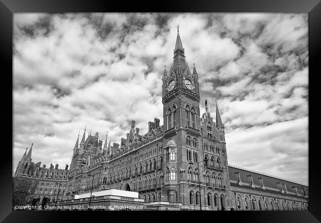 St Pancras railway station in London, United Kingdom (black & white) Framed Print by Chun Ju Wu