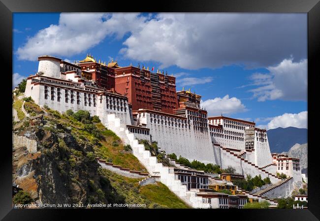 Potala Palace, the former winter palace of the Dalai Lamas, in Lhasa, Tibet Framed Print by Chun Ju Wu