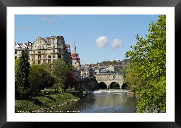 Pulteney Bridge and River Avon Bath  Framed Mounted Print by Les Schofield