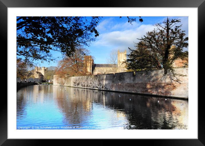 Bishops palace Wells Framed Mounted Print by Les Schofield
