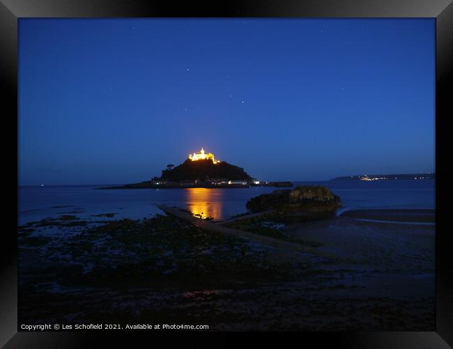 St Micheal's Mount Night Scene Cornwall  Framed Print by Les Schofield