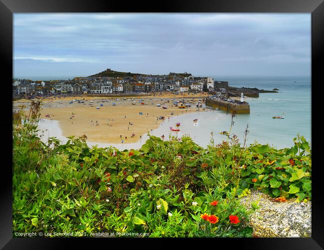 St Ives Harbour  View Framed Print by Les Schofield