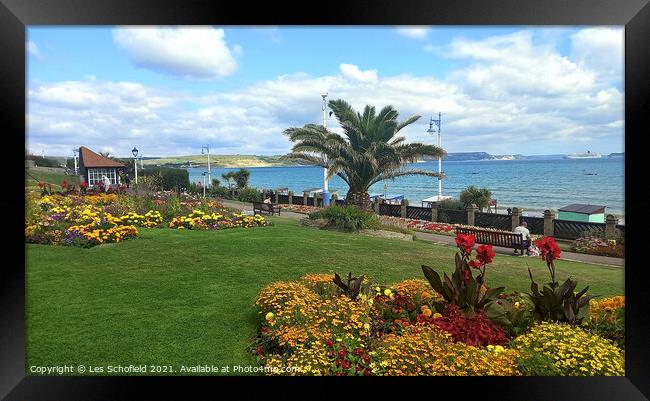 Greenhill Gardens Weymouth Framed Print by Les Schofield