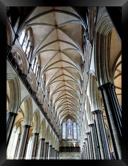 The naves  salisbury cathedral  Framed Print by Les Schofield