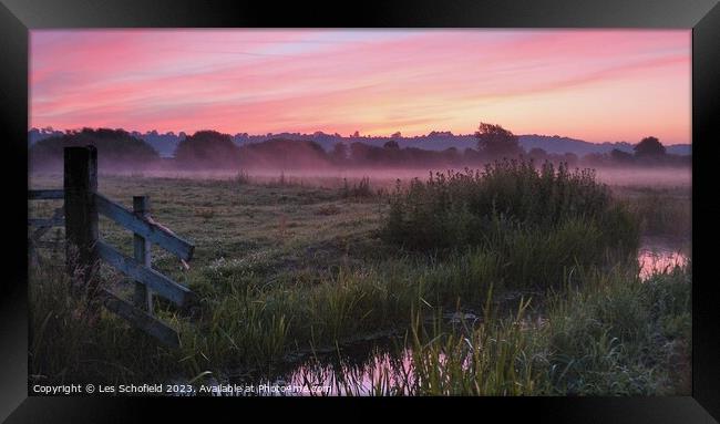 Sunrise on the Somerset levels  Framed Print by Les Schofield