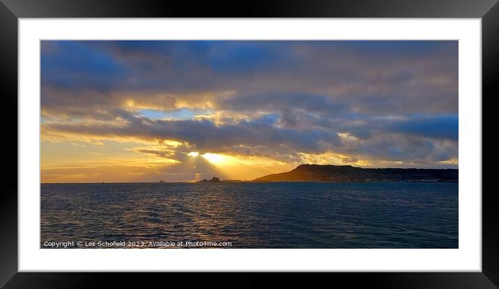 Portland sunset Framed Mounted Print by Les Schofield