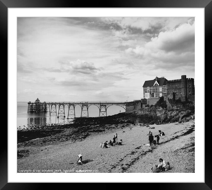 Clevedon pier Somerset  Framed Mounted Print by Les Schofield