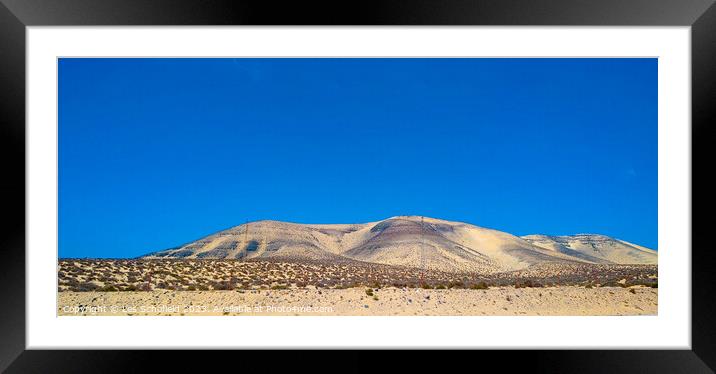 Mountains and sand dunes fuerteventura  Framed Mounted Print by Les Schofield
