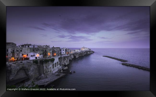 Vieste town on the rocks, Gargano, Apulia, Italy. Framed Print by Stefano Orazzini