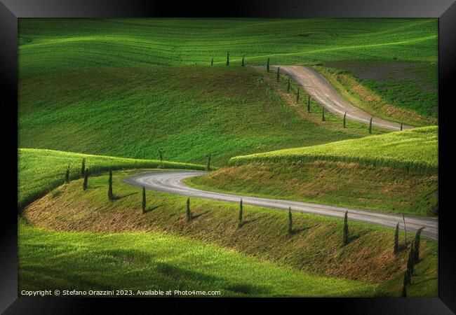 Monteroni d'Arbia, road in the countryside. Tuscany, Italy Framed Print by Stefano Orazzini