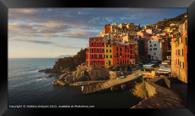 Riomaggiore panoramic view at sunset. Cinque Terre, Italy Framed Print by Stefano Orazzini