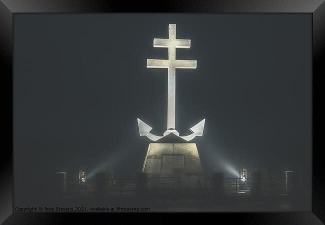 Free French Memorial in fog Framed Print by Pete Stevens