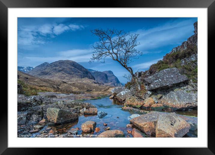 three sisters Framed Mounted Print by stephen cooper