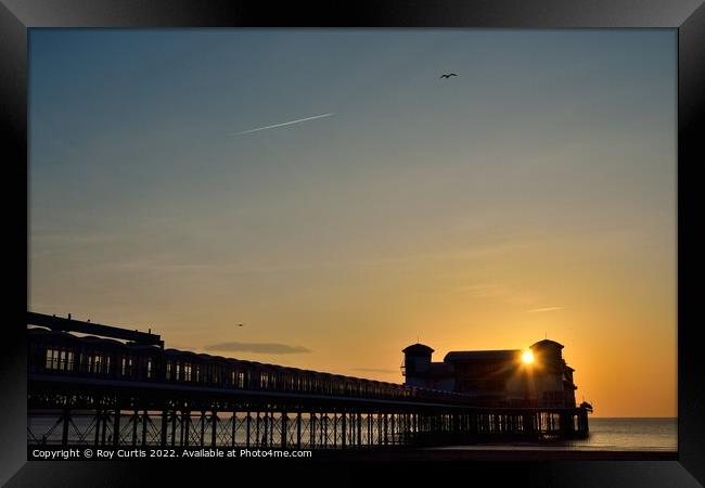 Weston-Super-Mare Sunset. Framed Print by Roy Curtis
