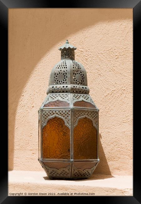 Arabian styled exterior lamp in arched alcove, Dubai Framed Print by Gordon Dixon
