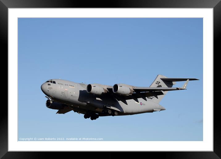 Boeing C17A Globemaster lll 'ZZ171'  Framed Mounted Print by Liam Roberts
