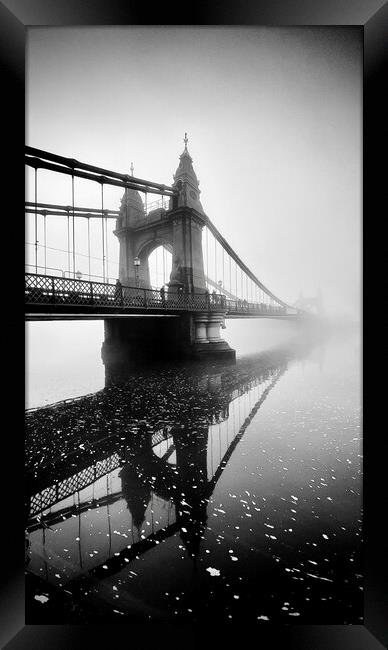 Morning mist on the River Thames at Hammersmith Br Framed Print by Andy laurence