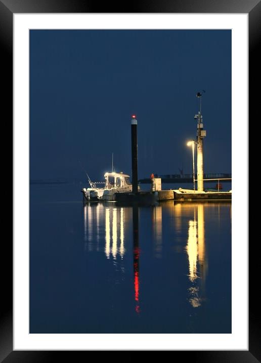 Fishing boat at the Hammerhead jetty in Brightlingsea  Framed Mounted Print by Tony lopez