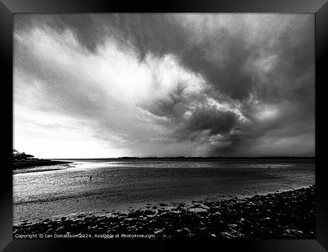 Storm Coming Framed Print by Ian Donaldson