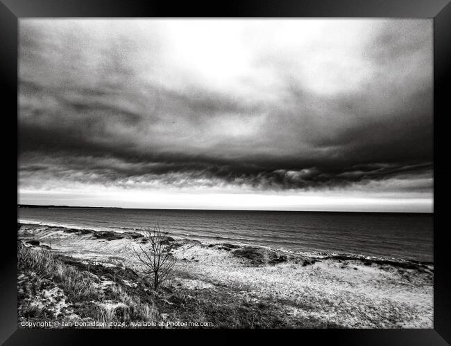 Wilsthorpe Beach Framed Print by Ian Donaldson