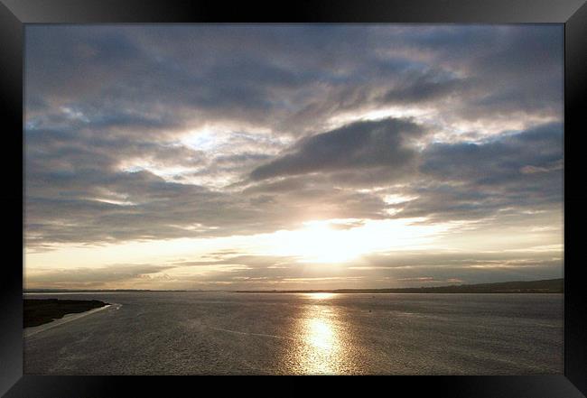 Sun Set on the Humber Framed Print by Sarah Couzens