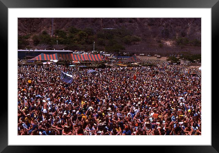 Crowd at Diamond Head 3703_75352 Framed Mounted Print by Judith Schindler-Domser