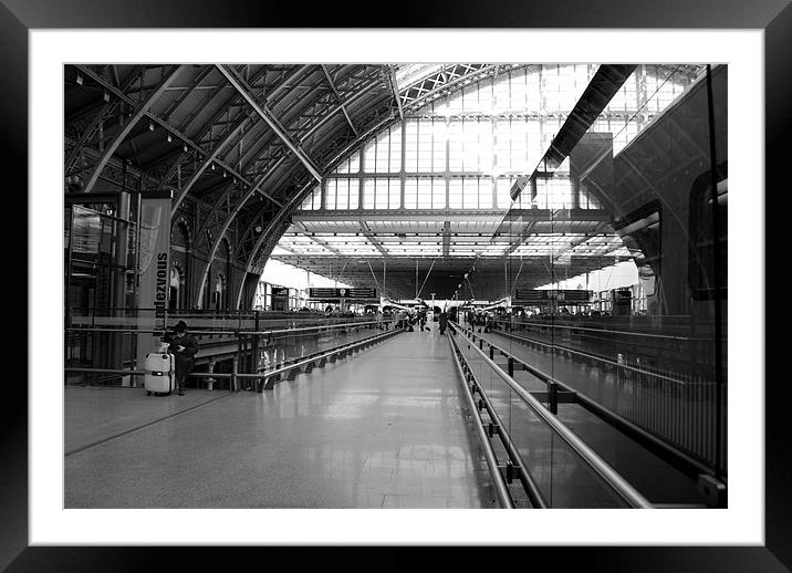 St Pancras talking Framed Mounted Print by Katie gurney
