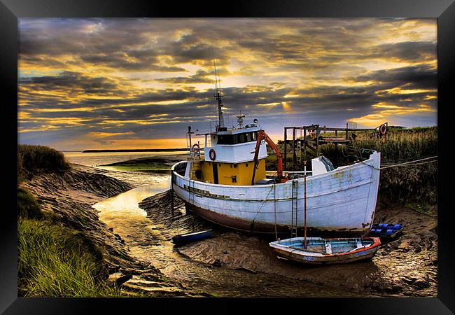 south ferriby boat Framed Print by Martin Parkinson