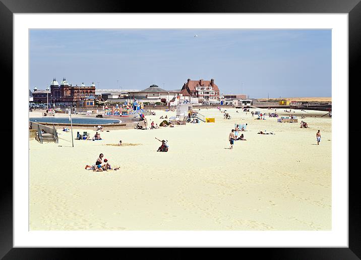 Gorleston Beach and paddling pool Framed Mounted Print by Stephen Mole