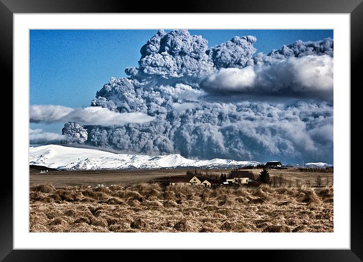 Eyjafjallajökull eruption Framed Mounted Print by Jón Sigurjónsson