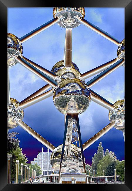 The Atomium Framed Print by les tobin