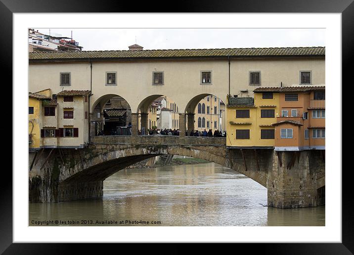 Ponte Avecchio Framed Mounted Print by les tobin