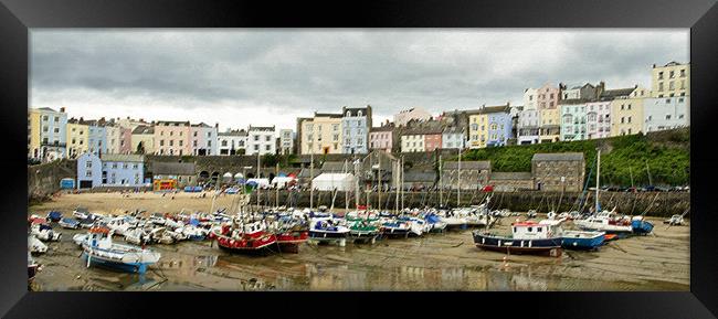 Tenby Harbour Framed Print by les tobin