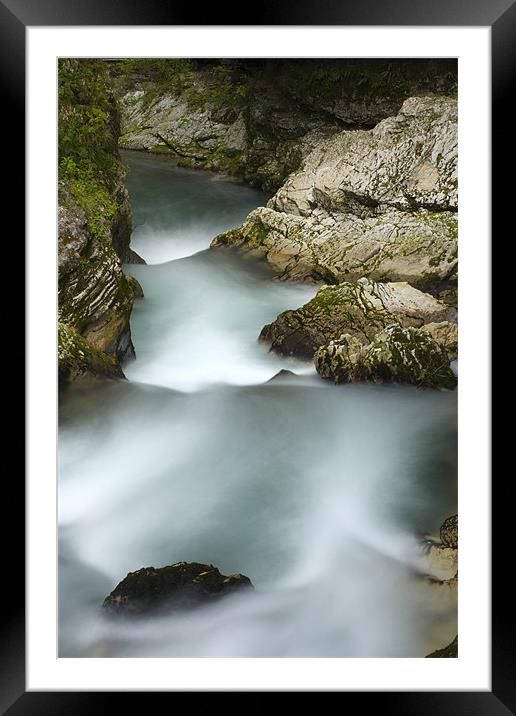 Silky smooth Framed Mounted Print by Ian Middleton