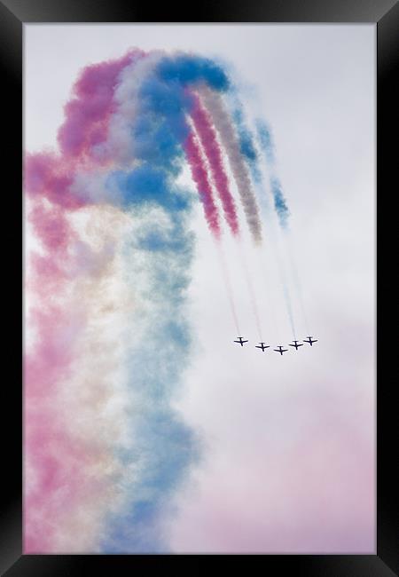 The Red Arrows Framed Print by Ian Middleton