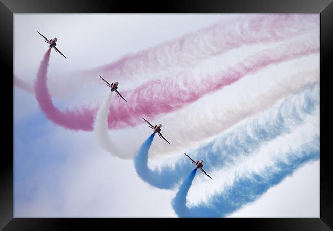 The Red Arrows at Farnborough Airshow Framed Print by Ian Middleton