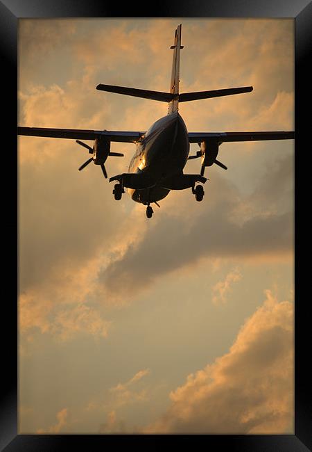 sunset landing Framed Print by Ian Middleton
