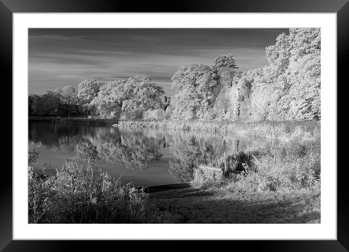 Kenilworth lake and castle Framed Mounted Print by Stuart Thomas