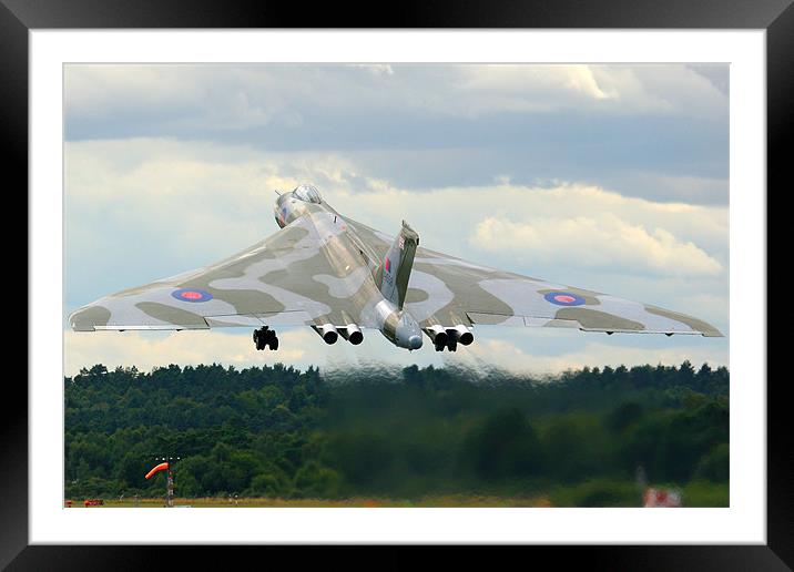 XH558 Avro Vulcan Bomber Framed Mounted Print by Oxon Images