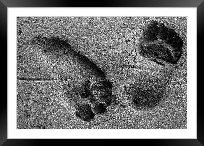 foot print in sand Framed Mounted Print by jon betts