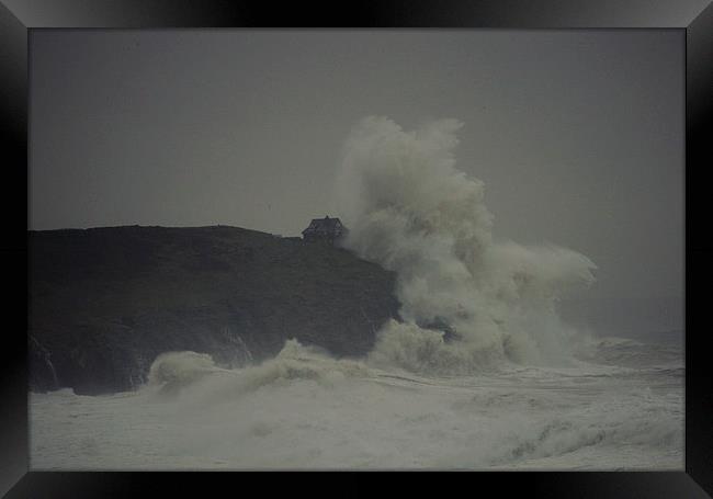 100ft wave slams into cliff in cornwall Framed Print by jon betts