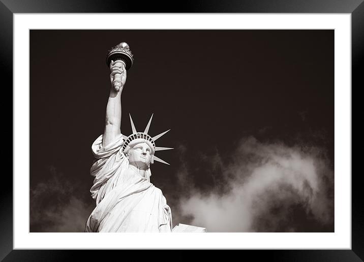 The statue of liberty Framed Mounted Print by Simon Wrigglesworth