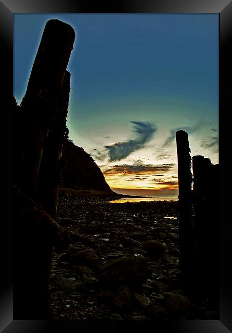 Sunset and Groynes  Framed Print by graham young