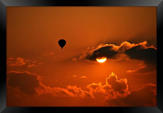 Balloon at sunset Framed Print by graham young