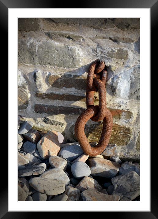 Old Mooring Chain Framed Mounted Print by graham young
