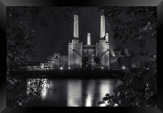 Battersea Power Station at night (mono) Framed Print by Izzy Standbridge