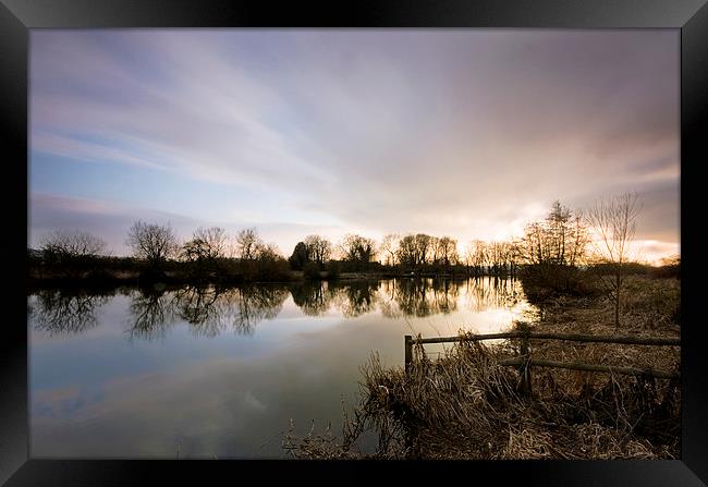  River Thames at Moulsford Framed Print by Tony Bates