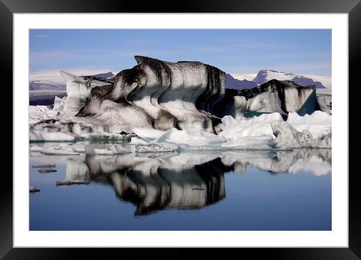  Jökulsárlón Glacier Lagoon Framed Mounted Print by Tony Bates
