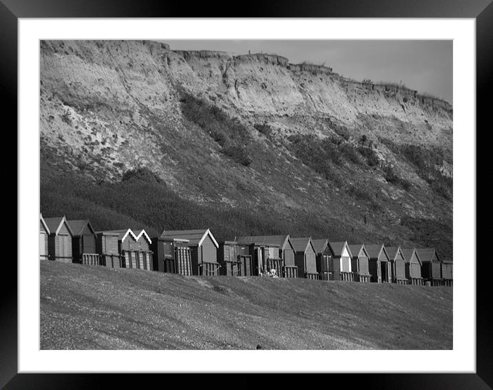 Beach Huts Framed Mounted Print by kelly Draper