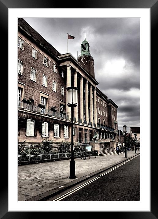 Norwich City Hall.  Framed Mounted Print by Darren Burroughs